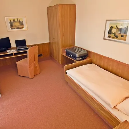 Klein Frankfurt Hotel 3*