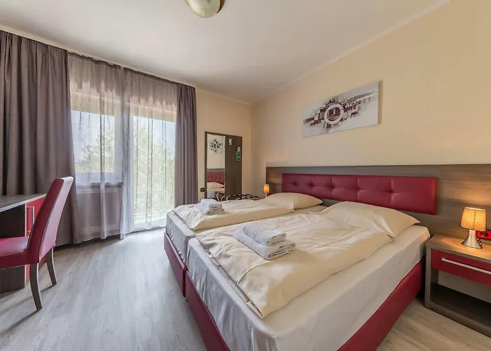 Отель Klein Frankfurt East 3*