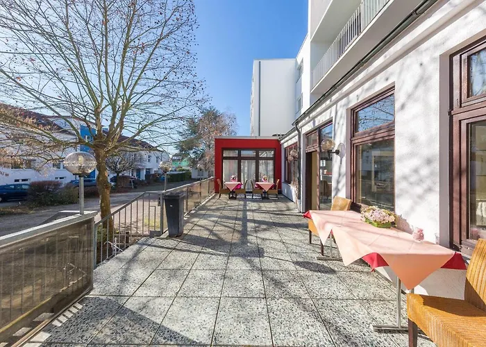 Отель Klein Frankfurt East