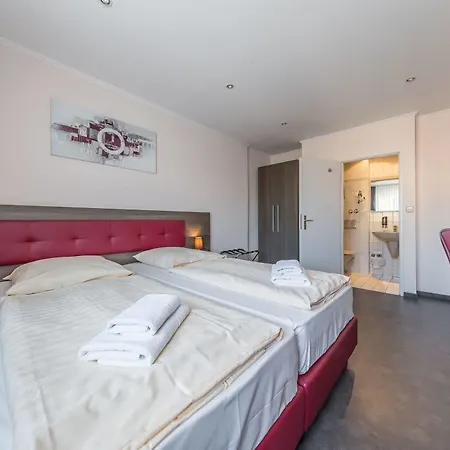 Klein Frankfurt East 3*