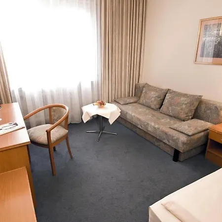 Hotel Klein Frankfurt 3*