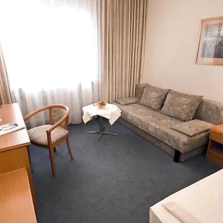 فندق Klein Frankfurt East 3*