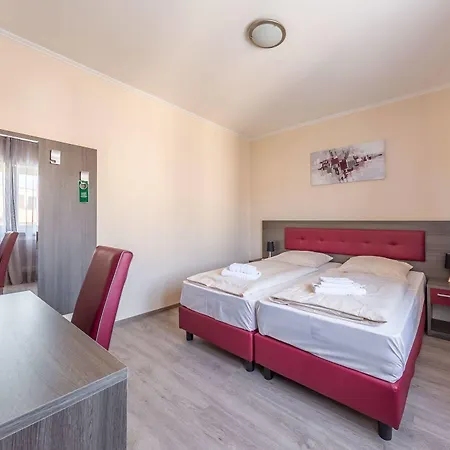 فندق Klein Frankfurt East 3*