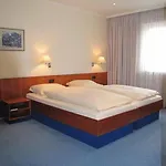 מלון Klein Frankfurt East 3*