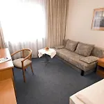 מלון Klein Frankfurt East 3*