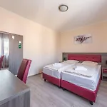 מלון Klein Frankfurt East 3*